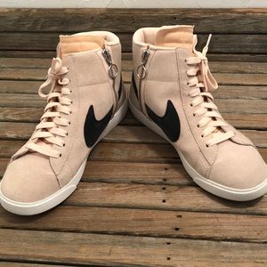NEW Nike hi-top zip up size 9